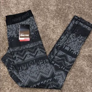 Nike pro leggings stay warm